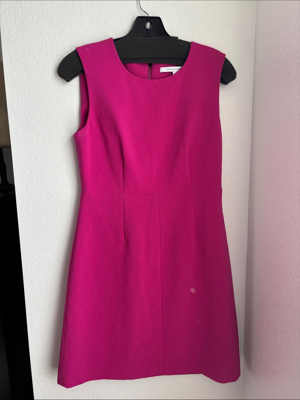 Diane Von Furstenberg Sleeveless Magenta Sheath Dress